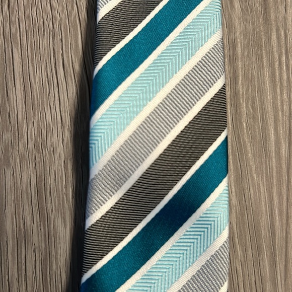 SALE🎈4/$10🎈 2 Boys Clip On Ties - Picture 4 of 5